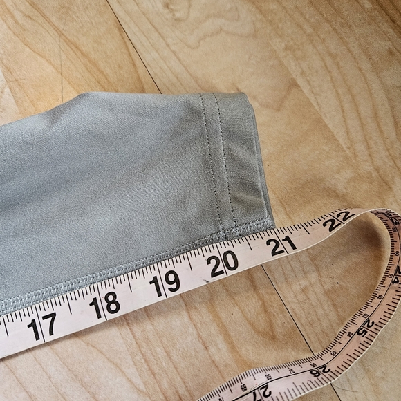 Gymshark Gray Leggings for Ultimate Comfort - Picture 4 of 14